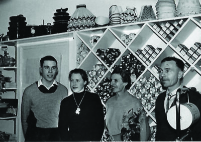 Historische familiefoto in de winkel van Akkerdaas