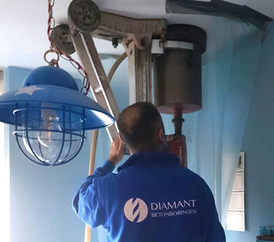 Vakman van Diamant Betonboringen aan het werk