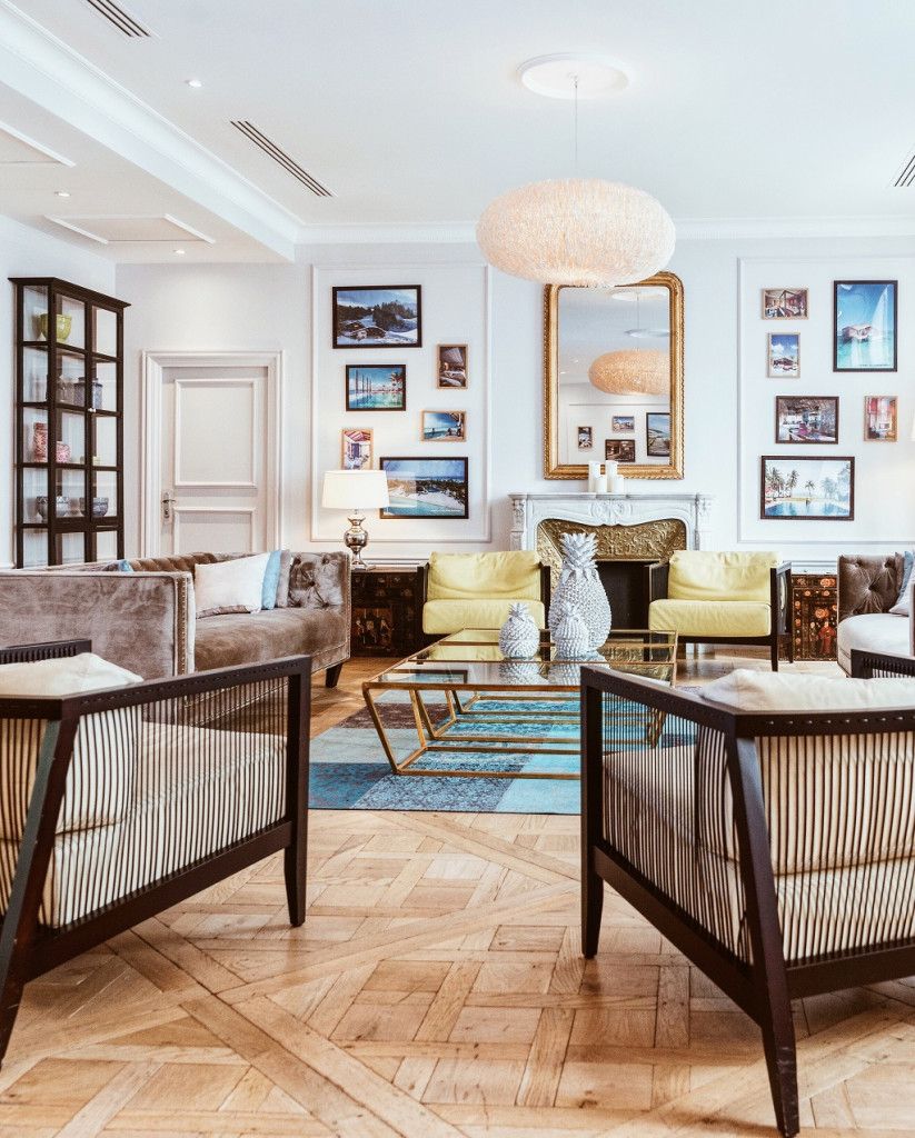 Sfeervol ingericht interieur van een vakantiehuis