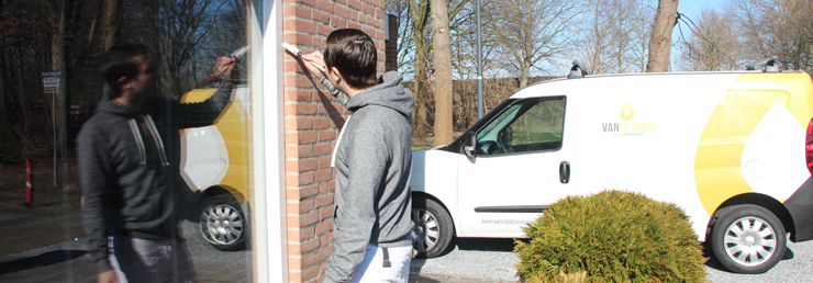 Ibo van Tilborg aan het werk